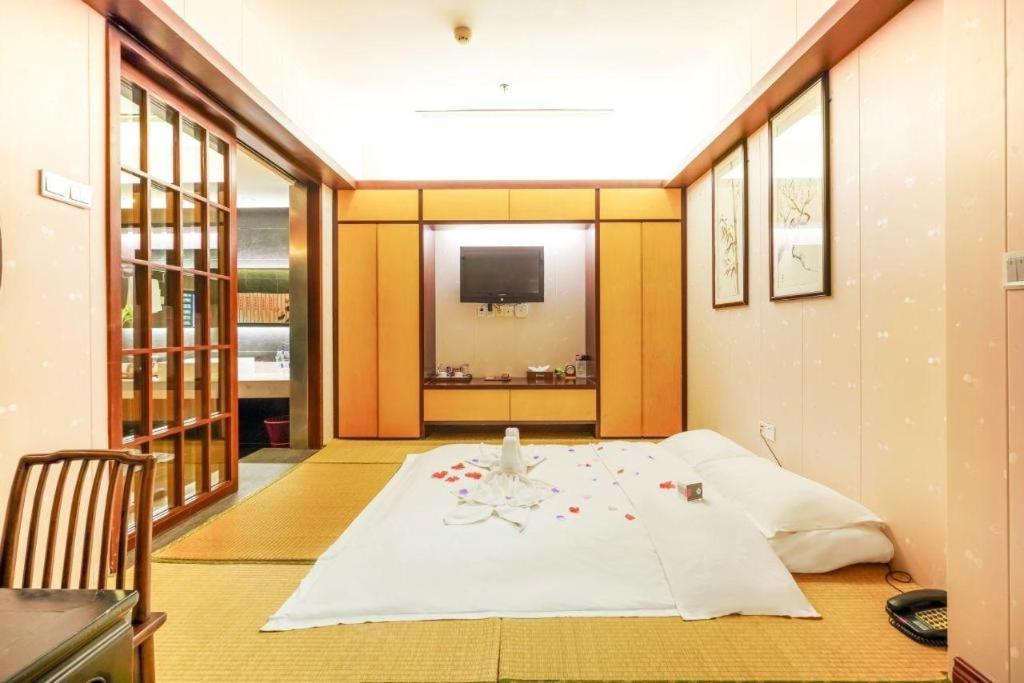 Suzhou Phoenix Hotspring Resort Zhangjiagang Extérieur photo